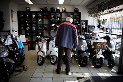 Restant vervuilende scooters mag in verkoop