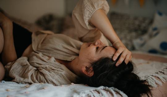 Revolutie op til voor chronischepijnpatiënten? Vrouwelijke hormonen in staat natuurlijke pijnstiller aan te maken