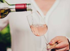 Waarom afvallen makkelijker gaat als je geen alcohol drinkt