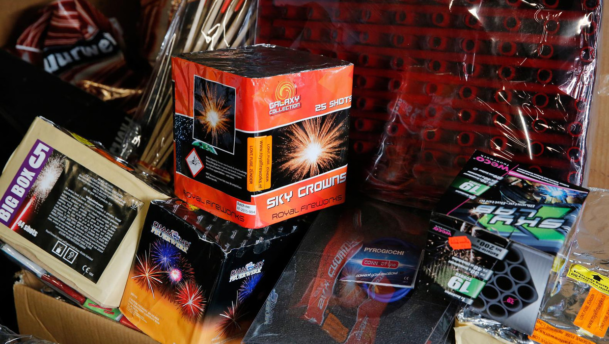 Politie Vindt 900 Kilo Illegaal Vuurwerk In Vrachtwagen Het Parool