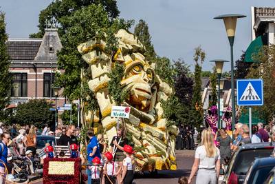 Meddo weer  winnaar bloemencorso Winterswijk