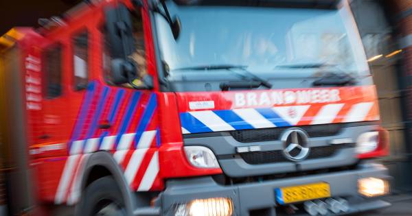 Brandweer rukt uit voor gaslekkage en kan meteen naar naastgelegen pand voor lekkende accu.