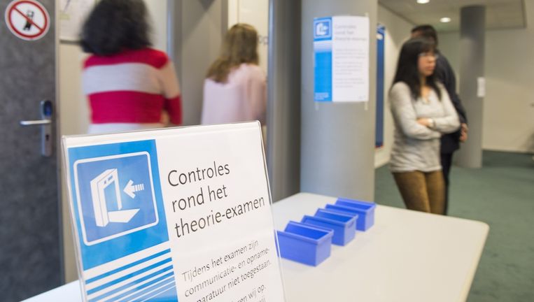 Cbr Betrapt Dubbelganger Bij Theorie Examen In Amsterdam Het Parool