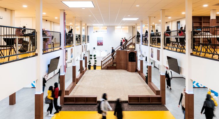 Columns & Opinie Directeur Haga Lyceum verdient een lintje - Volkskrant