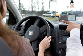 Rijles in ruil voor ‘ritjes’: Justitie wil rijleraar in cel na seks met leerlinge (17)