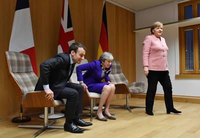 Merkel, Macron en May stellen Trump ultimatum: blijf van onze export af