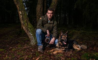 Op zoek naar wolven met een wolvenexpert: ‘Het is vrij bijzonder dat je zo’n gave kill vindt’