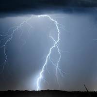 Waarom je beter niet kunt gaan douchen (en 3 andere dingen) bij onweer
