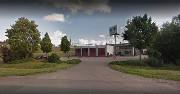 Agenten belaagd en bekogeld in Waardenburg, 40 raddraaiers weggejaagd