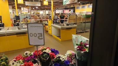 Jumbo in Veenendaal beroofd: politie is op zoek naar 3 daders op een scooter