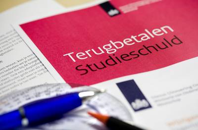 Verzet tegen leenstelsel neemt toe: ‘asociale stelsel moet van tafel’