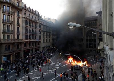 Betogers clashen met politie in Barcelona