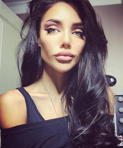 Deze Russin gaat wel héél ver om op haar idool Angelina Jolie te lijken