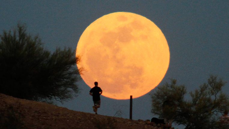 Leeftijd Van Maan Met Nieuwe Methode Bepaald De Volkskrant