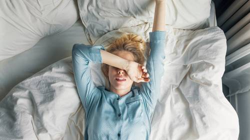 “Wie snoozet en in bed blijft liggen, maakt het zichzelf alleen maar moeilijker