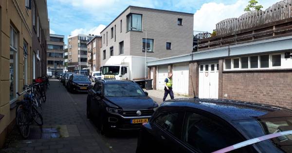 #schietincident  Slachtoffer 1  Dader 1  #schietpartij #Arnhem #Gelderland  Man schiet zijn vriendin neer in hun woning; verdachte na achtervolging te voet opgepakt in Arnhem.