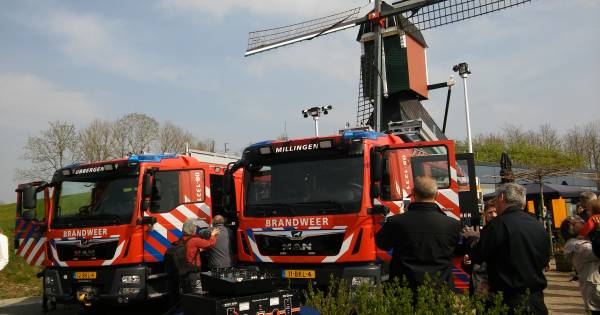Nieuwe brandweerwagens onthuld in Persingen