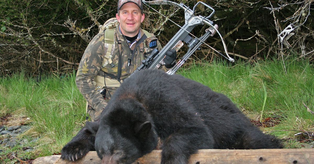 Арбалет для охоты. Охота с арбалетом видео. Арбалет для охоты. Арбалет barnett ghost 400. Охотник с арбалетом.