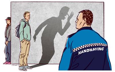 Jongeren spelen verstoppertje met wijkagenten in Bakel: ‘Hij reed met tachtig achter me aan’