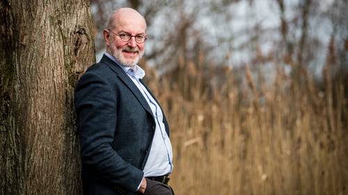 INTERVIEW. Vaccinoloog Pierre Van Damme: “Dit jaar familiefeesten of festivals? Sowieso beter dan in 2020, maar nog niet helemaal zoals vroeger”