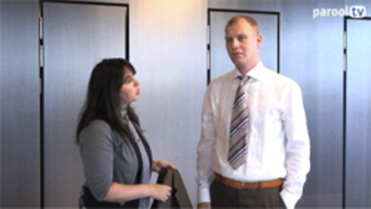 Mens Geld Zonder Zweten Strak In Pak Het Parool