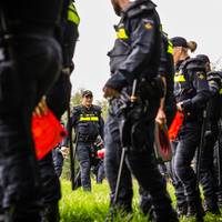 Nederlandse politie vindt meerdere wapens bij onderzoek in en rond Overasselt