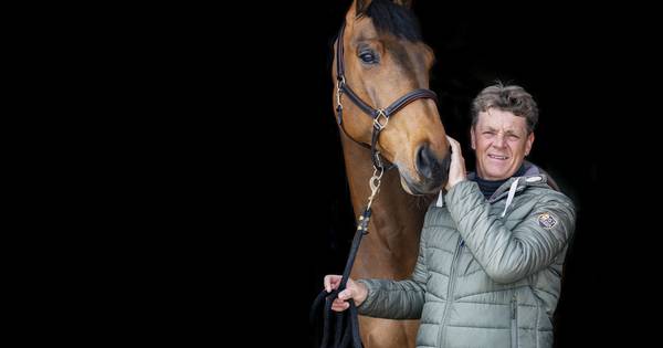 Weerselose springruiter Jeroen Dubbeldam kan met 11-jarige Carlyle weer meedoen om de topprijzen - T