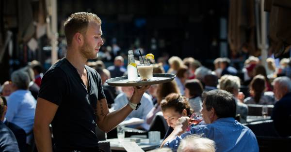 Het wordt (iets) minder warm: wolken en mistbanken maken plaats voor zon, vanmiddag kans op onweer -