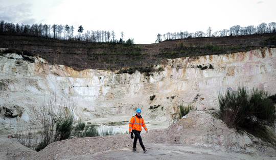 Frankrijk wil zelf lithium mijnen. Maar wie betaalt daarvoor de prijs?
