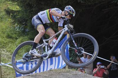 Schurter voor vijfde keer op rij de beste op WK mountainbike, opgave Vader