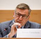 Druk op CD&V om Steven Vanackere te lossen voor post bij Nationale Bank, maar die is niet onder de indruk