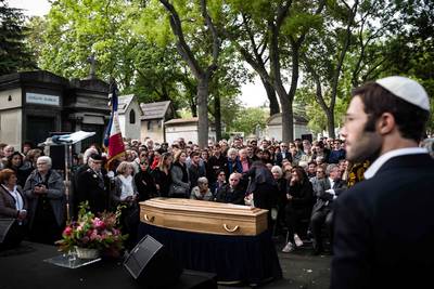 Afscheid in Parijs van de weduwe van Joris Ivens