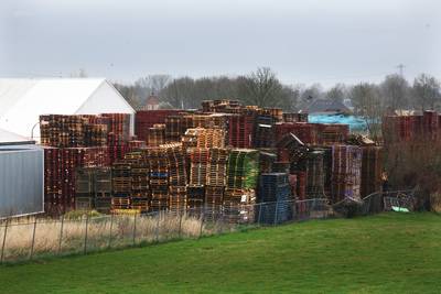 Brandgevaar neemt af bij pallethandel aan Waalbandijk