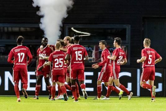 Almere City is de verrassende koploper.