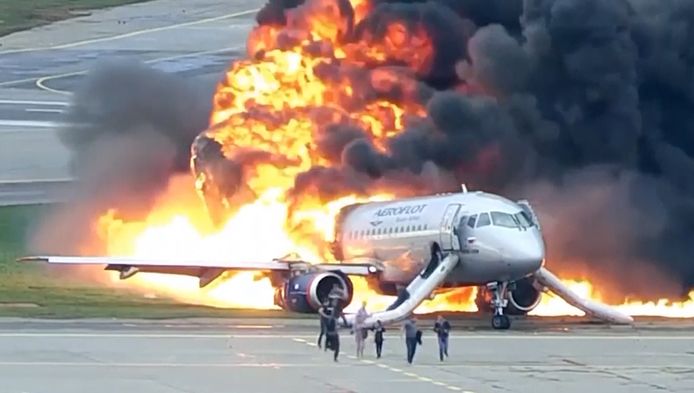 Les Crash D'avion Les Plus Spectaculaire Les images spectaculaires d'un crash d'avion en Russie | Vidéo | 7sur7.be
