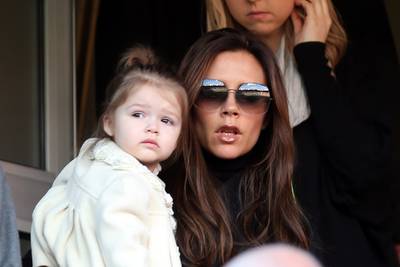Harper Beckham ontdekt dat haar moeder een popster is