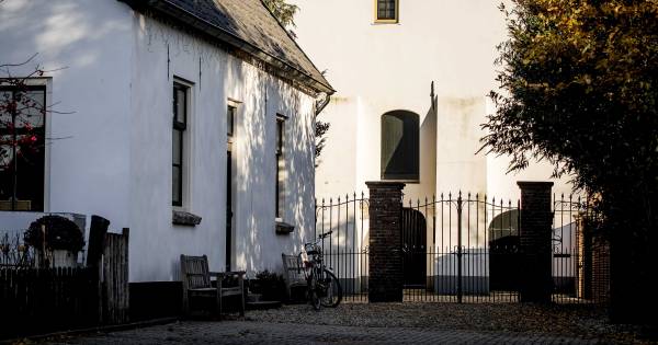 Toestand aangevallen dominee Rhenoy zeer ernstig | Binnenland - AD.nl