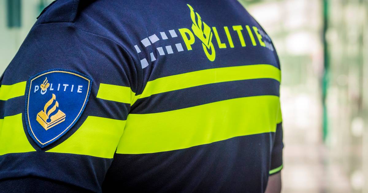 De politie in Leiden heeft woensdagavond na een melding een gewond persoon aangetroffen op de Turfmarkt.