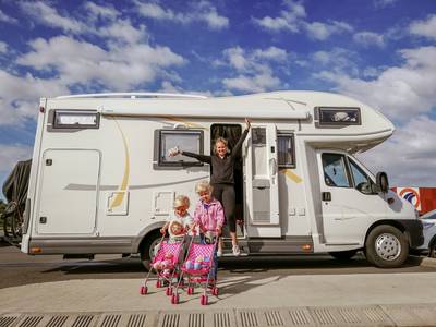 Johanna en Matthias laten huis en haard achter voor een tv-programma... dat na vier weken al stopt