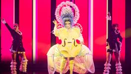 Viool verandert even in een saxofoon