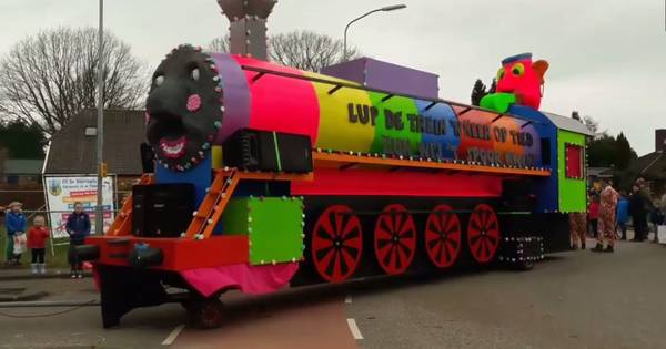 Carnavalswagens trekken door Beek en Loerbeek | Carnaval 2017 - De Gelderlander