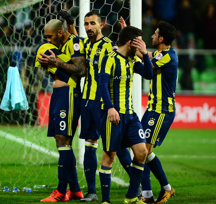 Fenerbahçe klopt Turkse koploper Basaksehir | Buitenlands ...