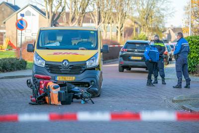 Man (63) ernstig gewond bij botsing tussen pakketbezorger en scootmobiel in Elst