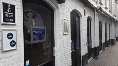 Marcouch sluit Bar 41 na steekpartij en wil vergunning eigenaar intrekken