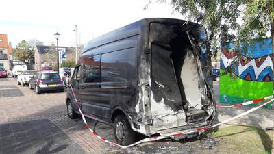 Ondanks camera’s weer auto in brand in hartje Culemborg: ‘Herken ze maar eens met een hoodie’