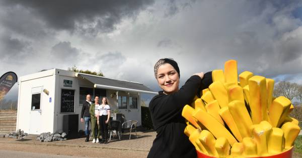 Demi gaf hongerige filerijders op de A2 frikandellen: 'Je kon er op wachten' - BD.nl