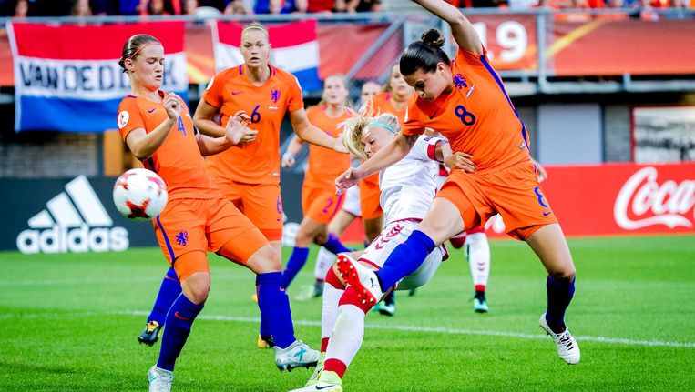 Voetbalsters Verslaan Ook Denemarken Op Ek Het Parool
