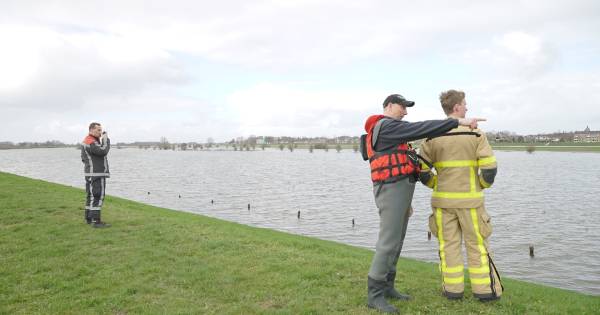 Brandweer kan geen inzittenden vinden omgeslagen boot nabij Terwolde