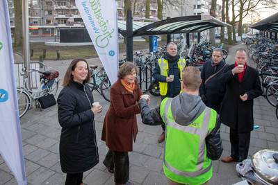 Aftrap verkiezingscampagne fietsstad Veenendaal met valentijnsverrassing