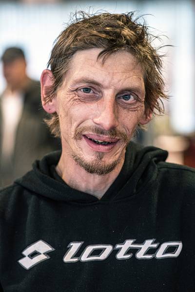 Nijmeegse daklozen verwend met de kapper, pedicure, kledingbank, fotograaf of gratis tandpasta